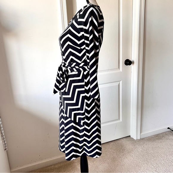 ANN TAYLOR Chevron Print Jersey Knit Side Tie Dress—SZ. XS - Picture 5 of 15